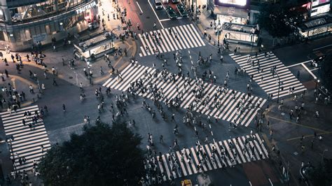 イーストサイドトーキョー：都市の影と光の交差点